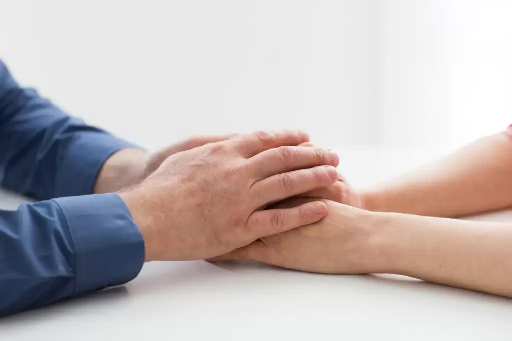 如何因應 50 歲以上熟齡族群 HIV 盛行率和發生率飆升的現況？