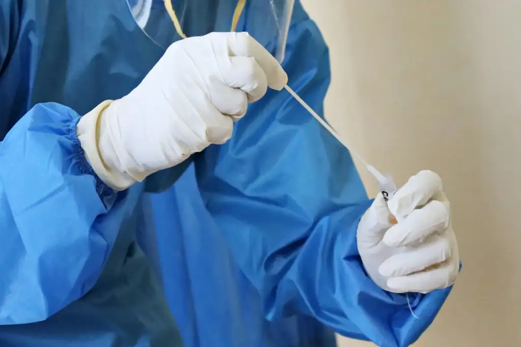 如何提高非法藥物注射者的 HIV 篩檢率？