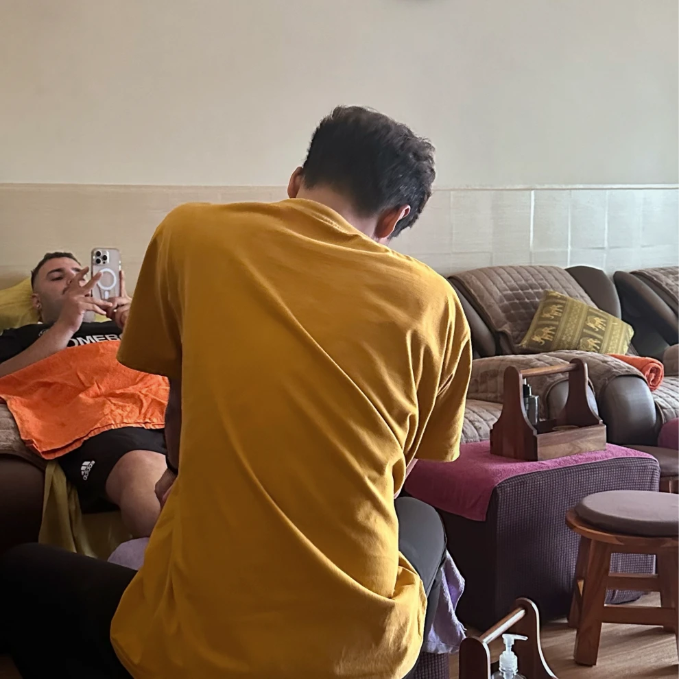 下午睡覺、晚上客滿的那間